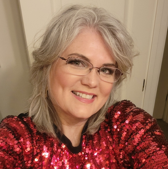 Meet your Posher, Karen - Picture 1 of 8